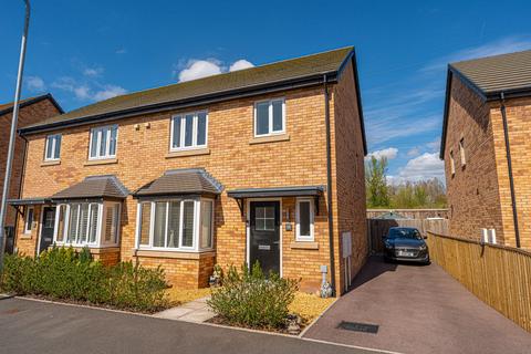 3 bed property, in Chapel Field Way, £290,000