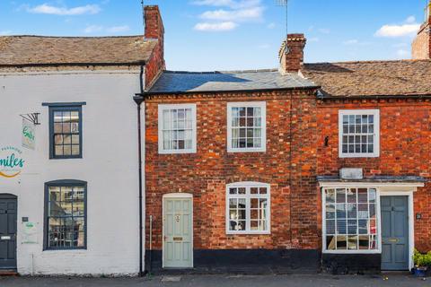 2 bed property, in High Street, £230,000