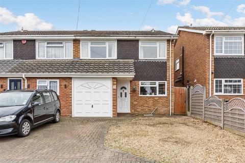 4 bed property, in Common Road, £400,000