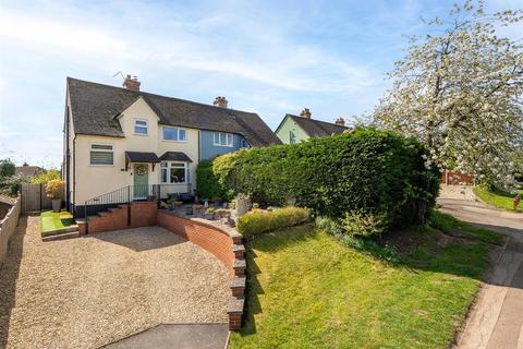 2 bed property, in Alcester Road, £350,000