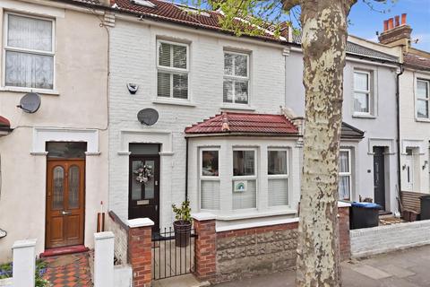 3 bed property, in Norfolk Road, £460,000