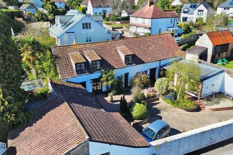 5 bed property, in Moor Road, £650,000