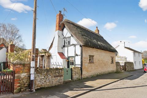 2 bed property, in Church Street, £285,000