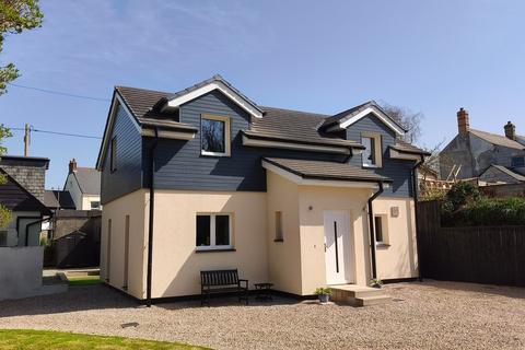 3 bed property, in Black Cross, £425,000