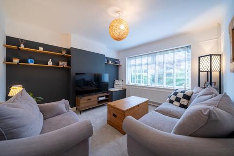 3 bed property, in Heathfield Road, £350,000