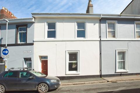 3 bed property, in Clifton Place, £200,000