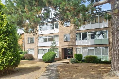 2 bed property, in Manor Court, £210,000