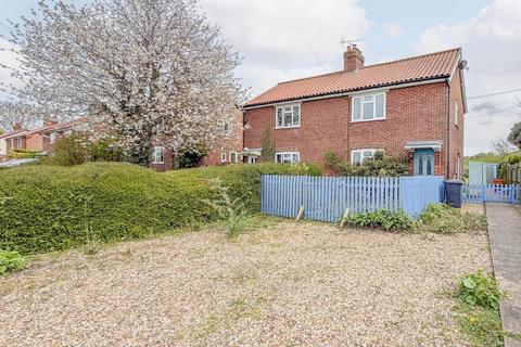 3 bed property, in Glandford Road, £325,000