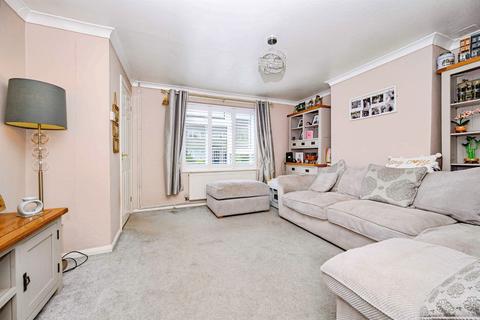 2 bed property, in Hawthorn Lane, £425,000