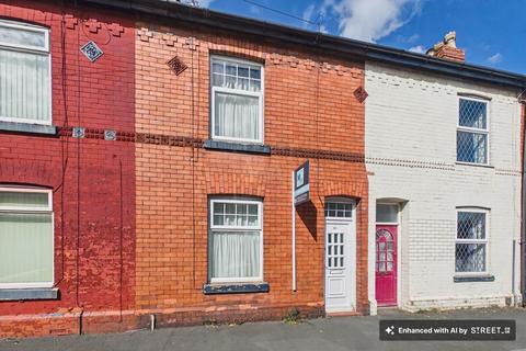 2 bed property, in Hewitt Street, £150,000