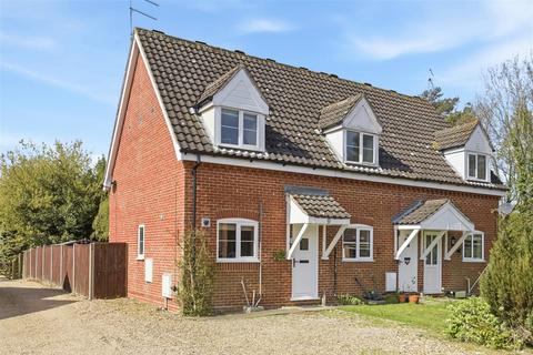 2 bed property, in Old Priory Gardens, £190,000