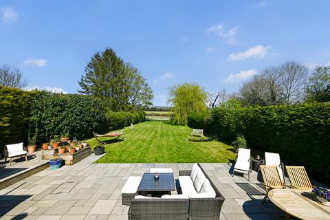 4 bed property, in Kempes Corner, £795,000