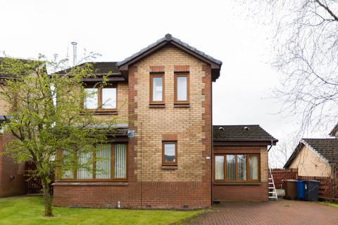 3 bed property, in Steading Drive, £185,000