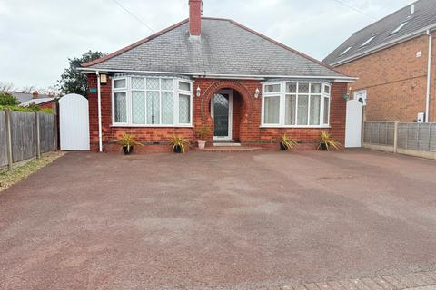 2 bed property, in West Avenue, £250,000