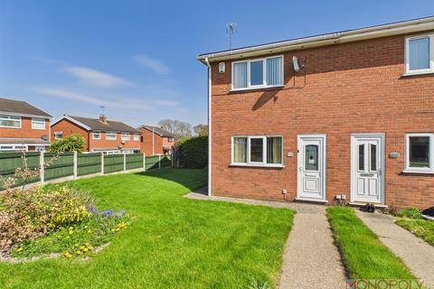 2 bed property, in Mile Barn Road, £180,000