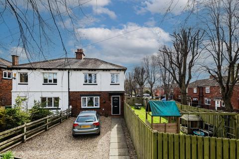 3 bed property, in Cragg Avenue, £330,000