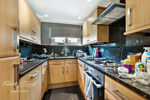 1 bed property, in The Heights, £170,000