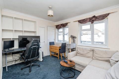 Studio, in Rumbridge Street, £125,000
