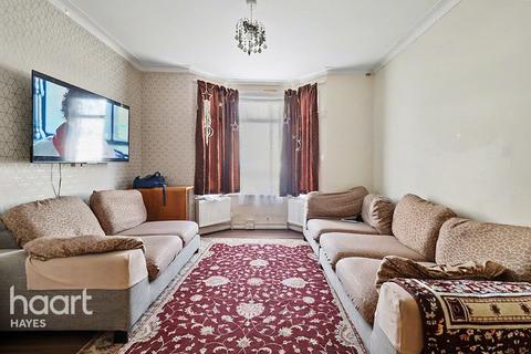 3 bed property, in Clayton Road, £500,000