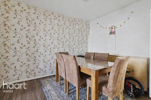 3 bed property, in Clayton Road, £500,000
