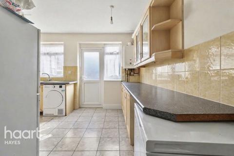 3 bed property, in Clayton Road, £500,000