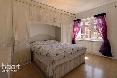 4 bed property, in Pembroke Road, £650,000