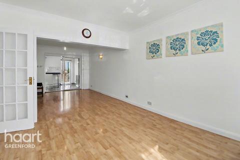 4 bed property, in Pembroke Road, £650,000