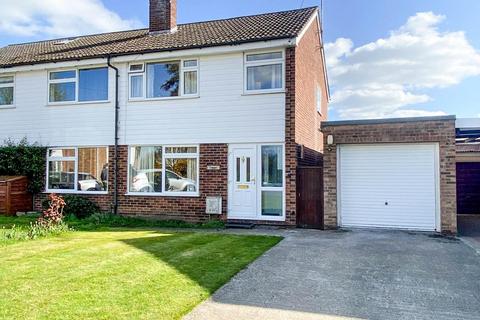 3 bed property, in Paddock Way, £350,000