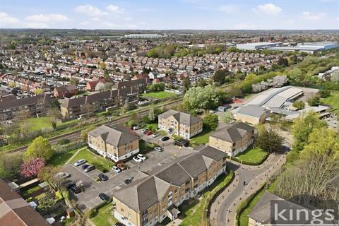 2 bed property, in Tysoe Avenue, £260,000