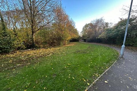 Land, in at Swan Avenue, £2,000