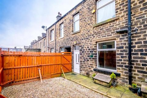 2 bed property, in Baker Street, £120,000