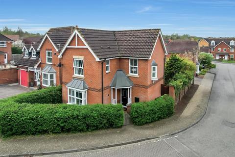 3 bed property, in Hengistbury Lane, £435,000