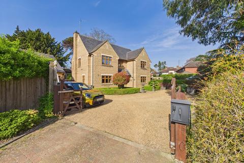6 bed property, in Cotton Meadow, £850,000