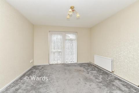 2 bed property, in Anne Boleyn Close, £175,000