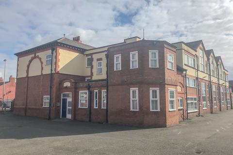 2 bed property, in Apartment 8 Cambridge Court, £39,000