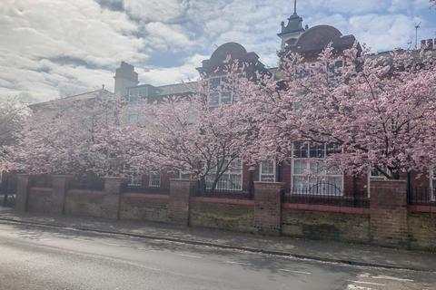 2 bed property, in Apartment 8 Cambridge Court, £34,000