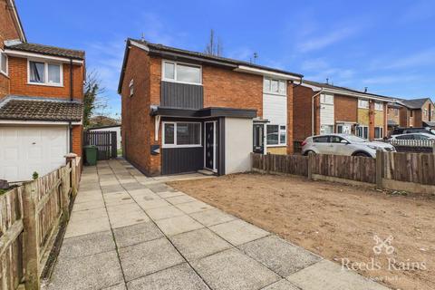 2 bed property, in Orrell Hall Close, £150,000