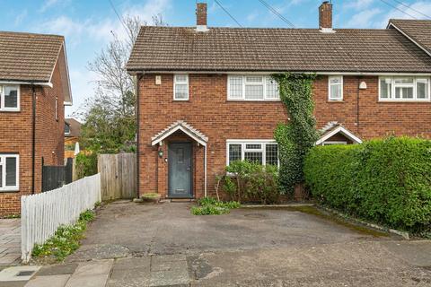 2 bed property, in Wainwright Avenue, £450,000