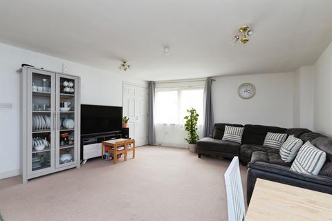 2 bed property, in Pickering Road, £240,000