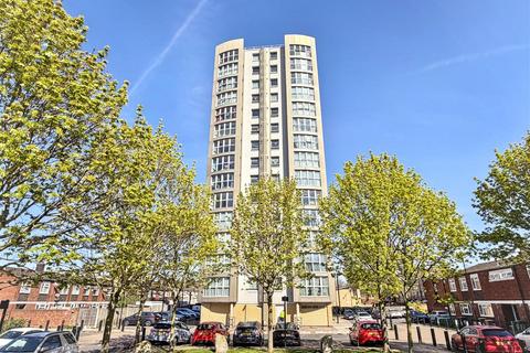 1 bed property, in Park Grove, £232,500
