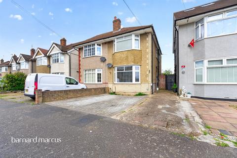 3 bed property, in Hamilton Road, £500,000