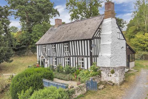 6 bed property, in Glascoed, £595,000
