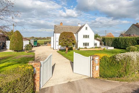 5 bed property, in Old Sodom Lane, £895,000