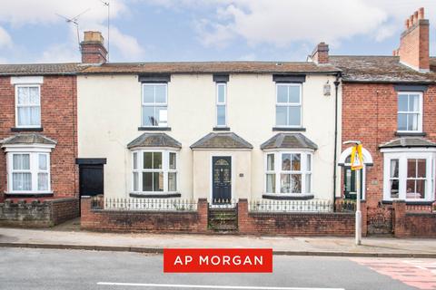2 bed property, in South Road, £250,000