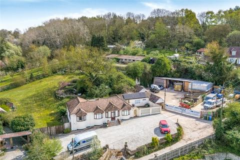 4 bed property, in Woodgate Lane, £800,000