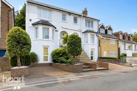 3 bed property, in Beacon Road, £300,000