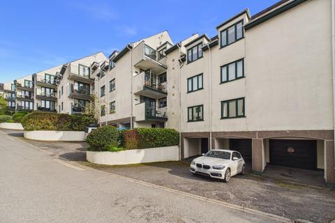 1 bed property, in 16a Quarry Rigg, £185,000