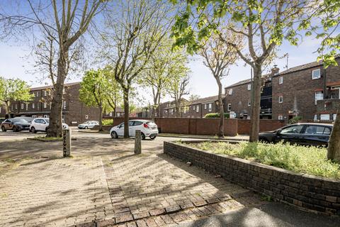 1 bed property, in Glimpsing Green, £210,000