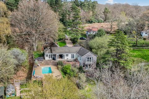 6 bed property, in Godshill Wood, £1,300,000