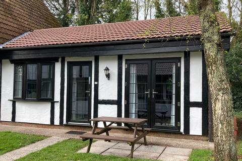 2 bed property, in 7 Tudor Court, £75,000